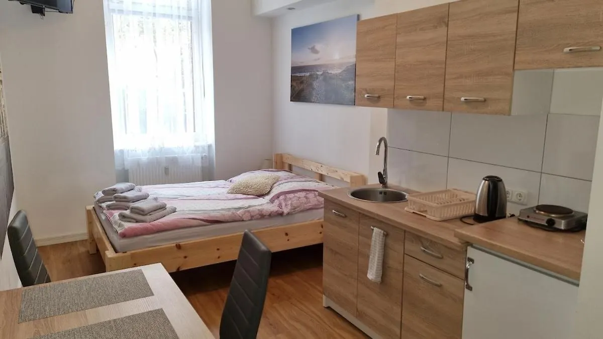 Green Apartment Km4 Studio With Terrace Berlin